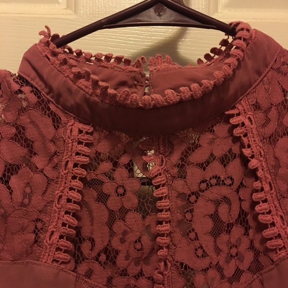 Mauve sleeveless lace blouse - Picture 2 of 4